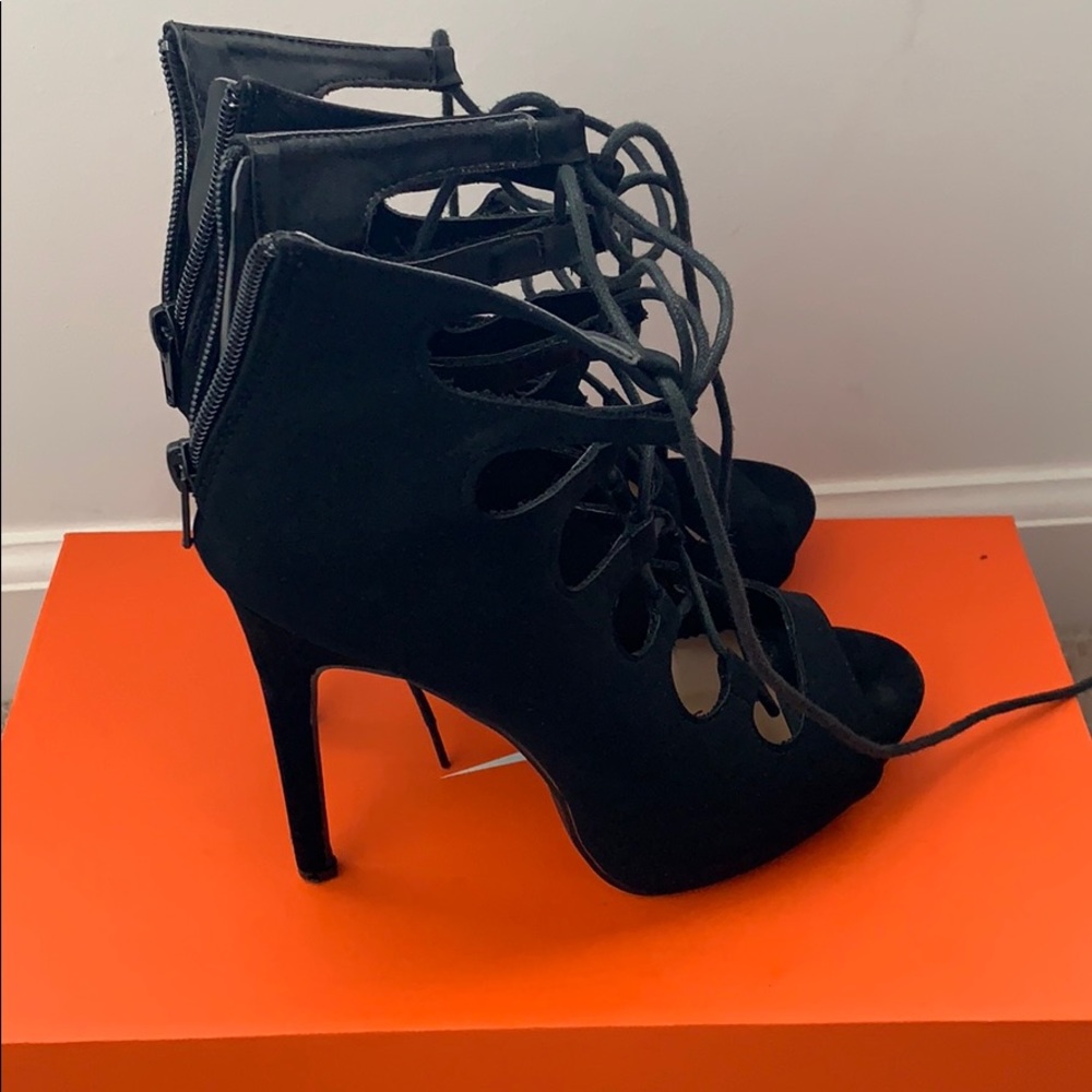 Heels - Picture 2 of 3
